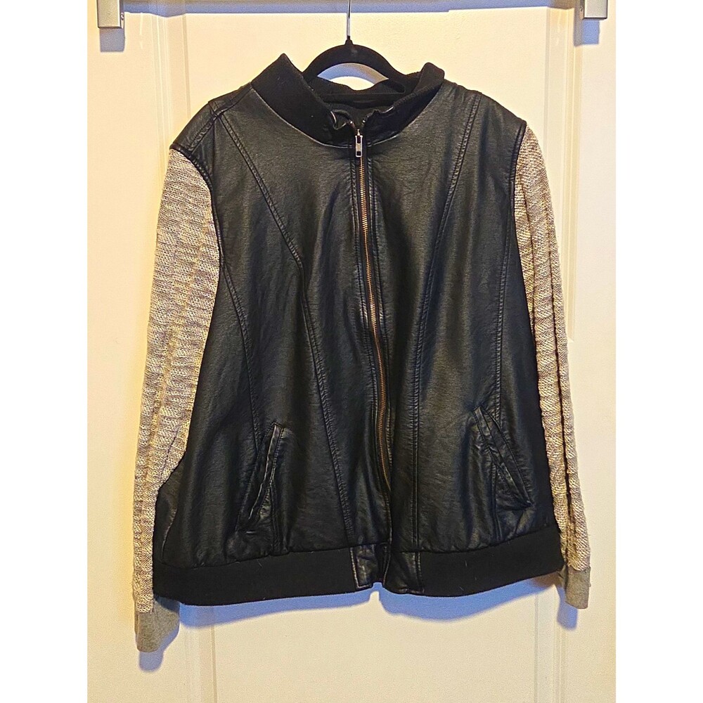 Torrid Womens Size 3 Plus Black Faux Leather Moto Jacket Knit Sleeve